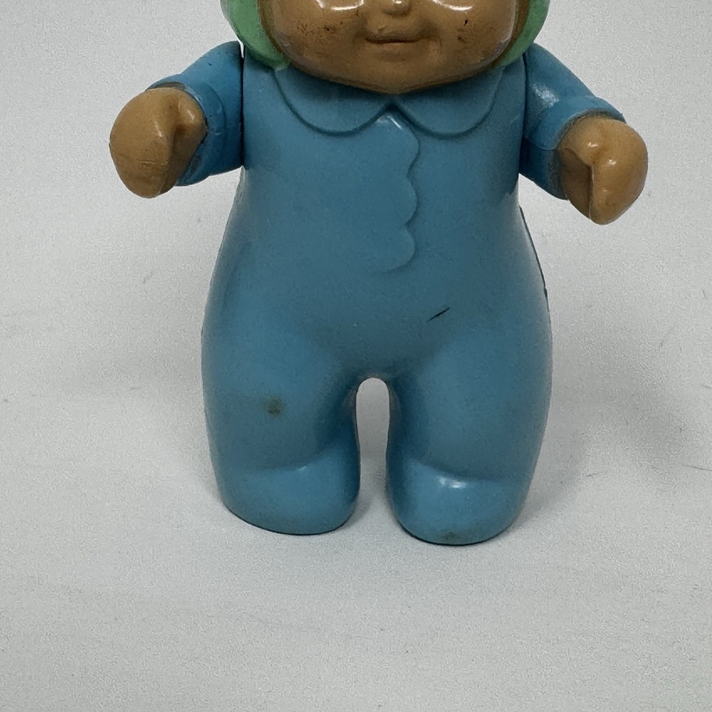 Little Tikes Dollhouse Infant Baby Doll Figure Blue Green Outfit 2.5" Bonnet - Picture 2 of 6